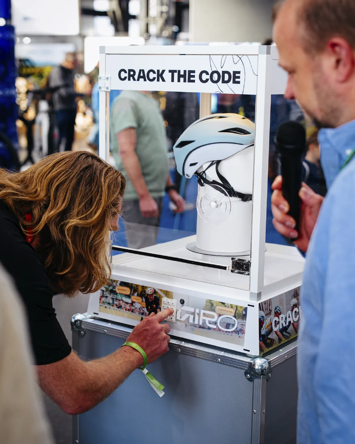 Opening the Giro Crack the Code safe and revealing the helmet